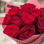 11 роз сорта Madam Red в букете «Утонченная симфония»