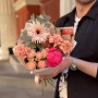 Интересный букет с пионом «Любимый момент»