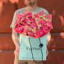 19 півоній сорту Coral Charm з танацетумом у букеті «Перли в кораловому морі»