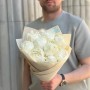 9 розкішних півоній сорту Bridal Shower у букеті «Посмішка королеви»
