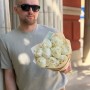 9 розкішних півоній сорту Bridal Shower у букеті «Посмішка королеви»