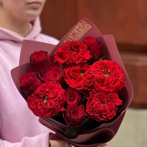 Мікс червоних троянд сортів Rhodos та Red Eye у букеті «Багряний тандем»