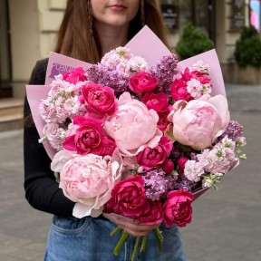 Соковитий букет із півоніями «Любов без умов»
