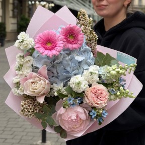 Sweet bouquet with hydrangea and peony «A Song for Mom»