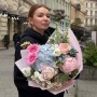 Милый букет с гортензией и пионом «Песня для мамы»