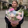 Милый букет с гортензией и пионом «Песня для мамы»
