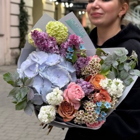 Exquisite bouquet with rorses «Spring for Her»