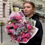 Кружевной весенний букет с маттиолой «Мамина ласка»