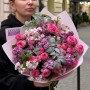 Кружевной весенний букет с маттиолой «Мамина ласка»