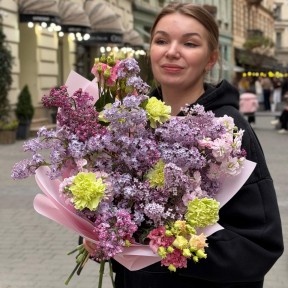 Повітряний букет з еустомою «Її крила»