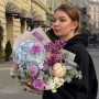 Нежный букет с премиальной кустовой розой «Мамины слова»