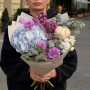 Нежный букет с премиальной кустовой розой «Мамины слова»