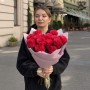 15 пионовидных ягодных роз в букете «Счастье для самой родной»