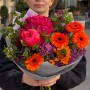 Соковитий весняний букет із герберами «Тепло її рук»