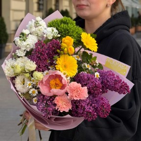 Цветной букет с пионом «Улыбка для мамы»