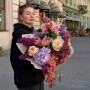 Роскошный букет с фаленопсисом и протеей «Венецианское очарование»