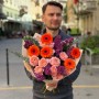 Пухкий букет із герберами та бузком «Спекотний вечір»