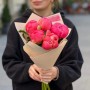 5 ярких пионов Coral Charm в букете «Сочные кораллы»