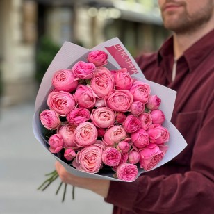 9 веток кустовых пионовидных роз Silva Pink и Giselle в букете «Особые воспоминания»