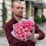 9 веток кустовых пионовидных роз Silva Pink и Giselle в букете «Особые воспоминания»