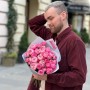9 веток кустовых пионовидных роз Silva Pink и Giselle в букете «Особые воспоминания»
