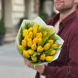 27 бахромчатых тюльпанов Yellow Valery в букете «Лимонные карамельки»