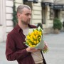 27 бахромчатых тюльпанов Yellow Valery в букете «Лимонные карамельки»
