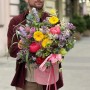 Яркая композиция с пионами Coral Charm «Солнечные сни»