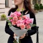 Романтичний букет з кущовою піоновидною трояндою Silva Pink «Її улюблена мелодія»