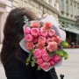 Романтичний букет з кущовою піоновидною трояндою Silva Pink «Її улюблена мелодія»