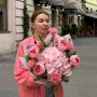Нежный букет с пионами сорта Salmon Saucer «Розовый звездопад»