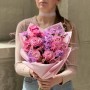 Ніжний букет із трояндою сорту Lady Bombastic «Повітряна мить»
