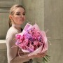 Ніжний букет із трояндою сорту Lady Bombastic «Повітряна мить»