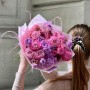 Ніжний букет із трояндою сорту Lady Bombastic «Повітряна мить»