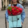 Яркий букет с пионовидной розой Dark X-Pression «Пряная вишня»