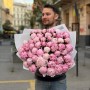 Розкішна 51 півонія сорту Sarah Bernhardt у букеті «Травнева королева»