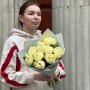 9 пионов сорта Bartzella в букете «Королева Солнца»