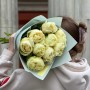 9 пионов сорта Bartzella в букете «Королева Солнца»