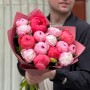 Микс из 15 пионов сортов Coral Charm, Etched Salmon и Gardenia «Сочные клубнички»