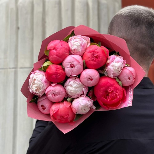 Микс из 15 пионов сортов Coral Charm, Etched Salmon и Gardenia «Сочные клубнички»