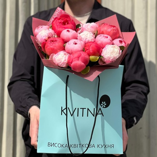 Микс из 15 пионов сортов Coral Charm, Etched Salmon и Gardenia «Сочные клубнички»