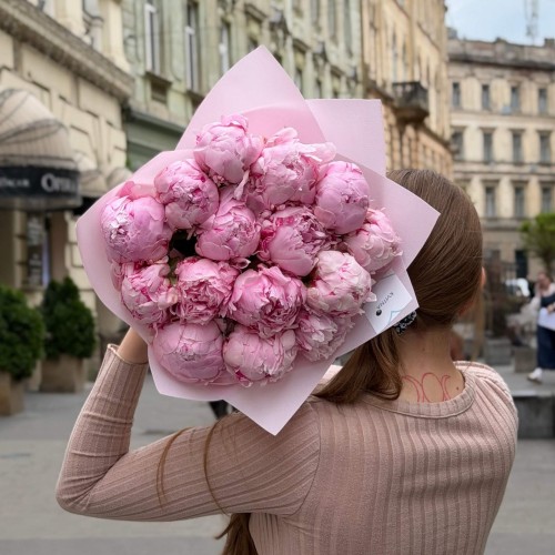 Bouquet of 15 Sarah Bernhardt peonies «Sarah’s Gift»
