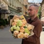 9 півоній сорту Libera та вібурнум у букеті «Персикове парфе»