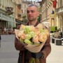 9 півоній сорту Libera та вібурнум у букеті «Персикове парфе»