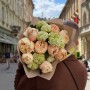 9 півоній сорту Libera та вібурнум у букеті «Персикове парфе»