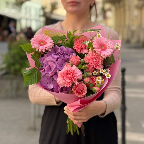 Vibrant bouquet with hydrangea and gerberas «Wonder Bloom»