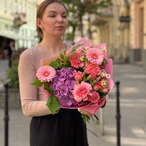 Vibrant bouquet with hydrangea and gerberas «Wonder Bloom»