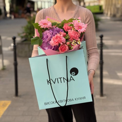 Vibrant bouquet with hydrangea and gerberas «Wonder Bloom»
