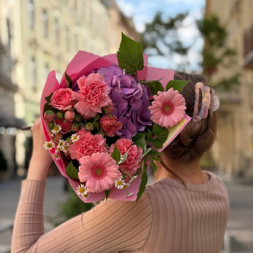 Vibrant bouquet with hydrangea and gerberas «Wonder Bloom»