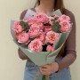 5 веток кустовой пионовидной розы сорта Juliet с эвкалиптом в букете «Очаровательная Джульетта»